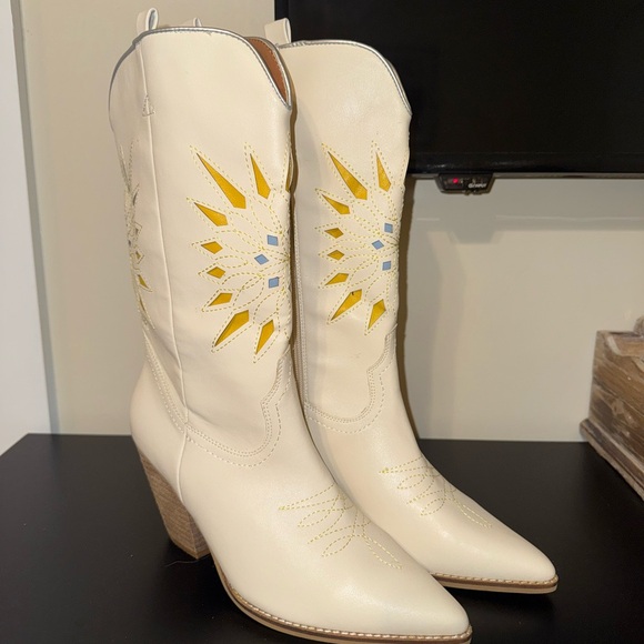 Beast Shoes - Cream Heeled Cowboy Boots with Yellow Design